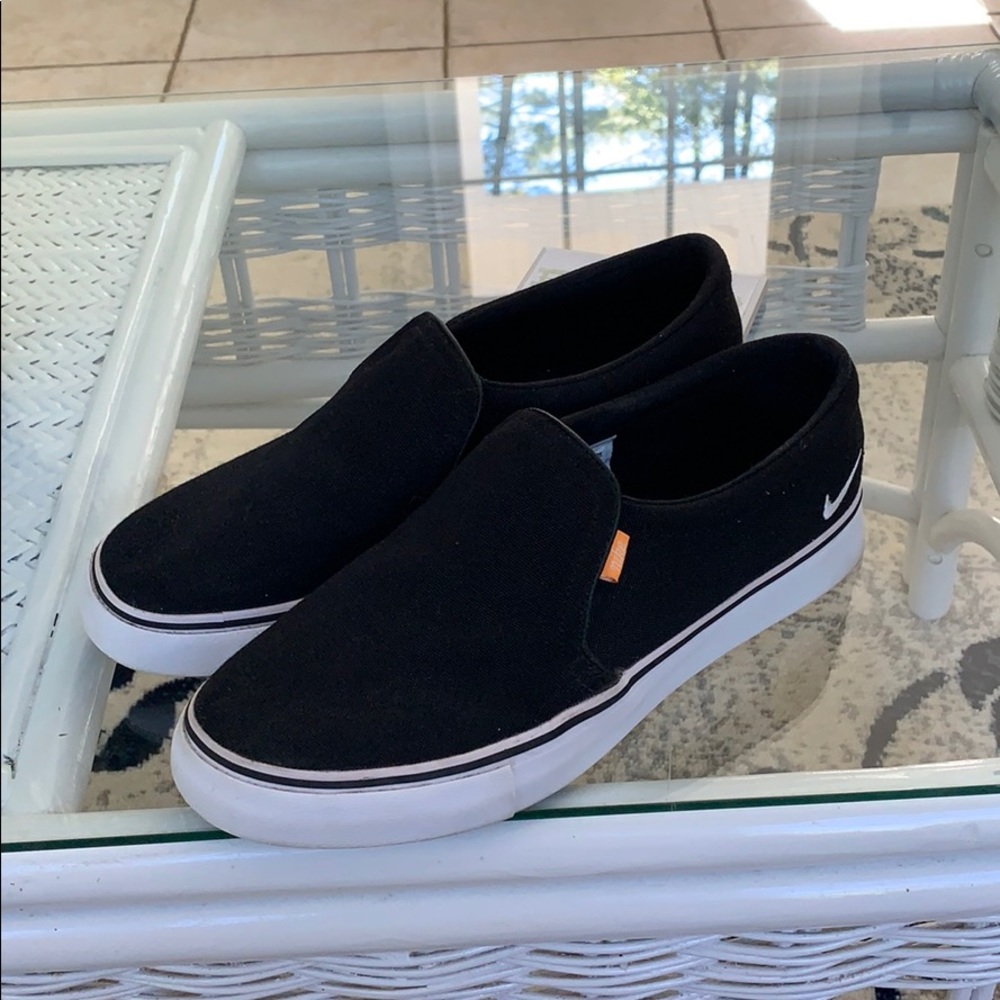 Nike Court Royal AC Slip On Sneakers